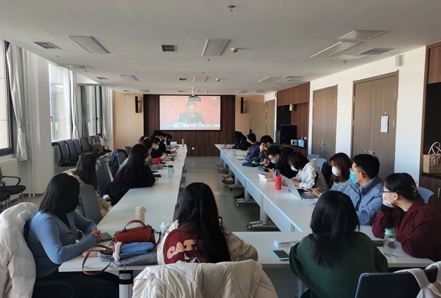 马克思主义学院观看十九届六中全会新闻发布会-良乡学生会场_副本.jpg